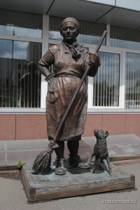 Памятник дворнику "Петровна"